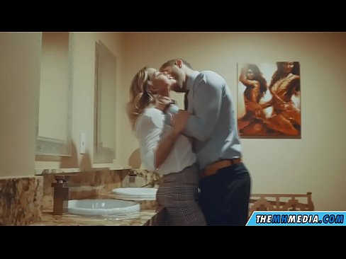 ❤️ کله چې یو ښکلی سپین رنګ تاسو په عامه تشناب کې جذبوي ❤️❌ کیفیت پورن